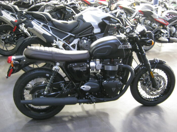 triumph-t120-black-chesapeake-cycles