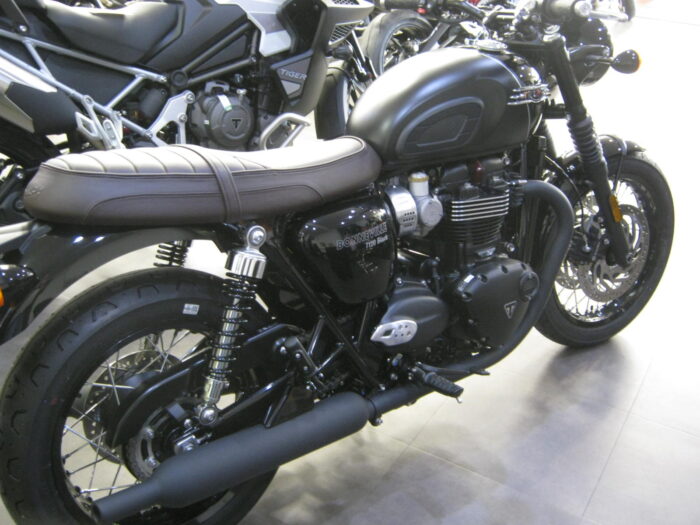 2023 Triumph Bonneville T120 Black - Image 3