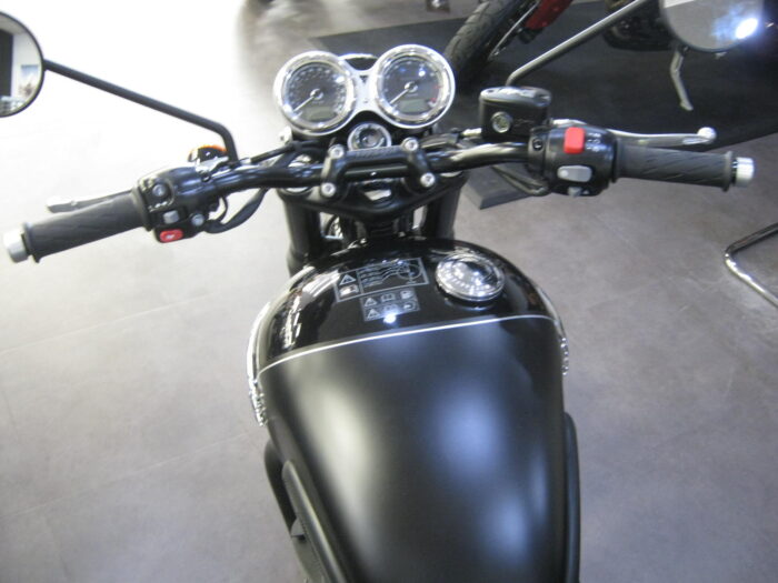 2023 Triumph Bonneville T120 Black - Image 4