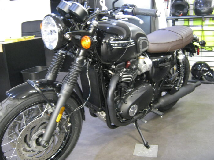 2023 Triumph Bonneville T120 Black - Image 6