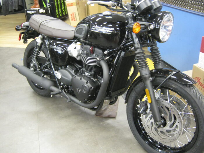 2025 Triumph Bonneville T120 Black - Image 2