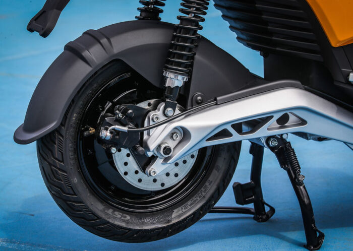 2023 Piaggio 1 rear tire with center stand