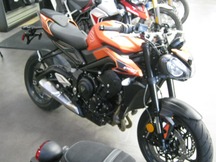 2025 Triumph Street Triple 765 R - Image 2