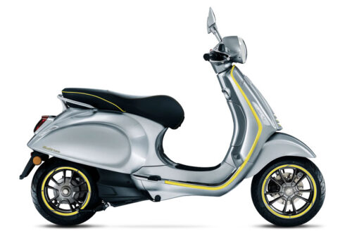 2023 Vespa Elettrica 70km in giallo lampo stock photo