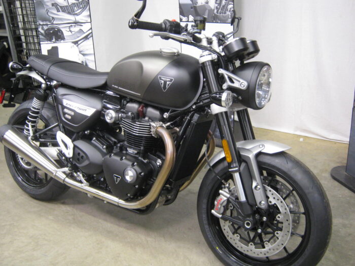 2024 Triumph Speed Twin 1200 - Image 2