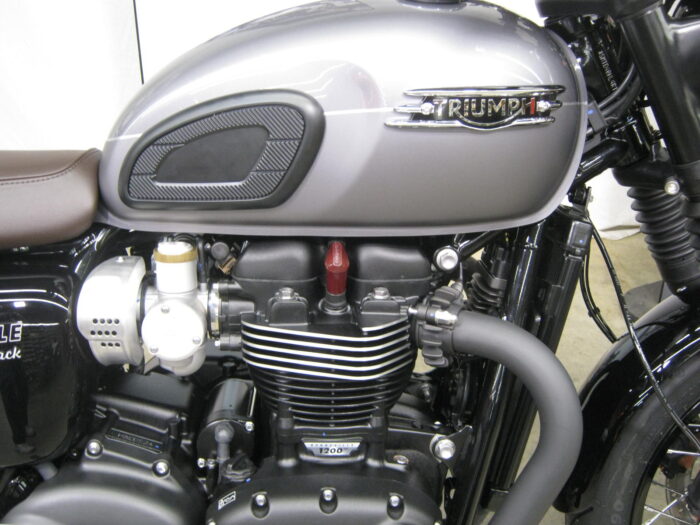 2024 Triumph Bonneville T120 Black - Image 2