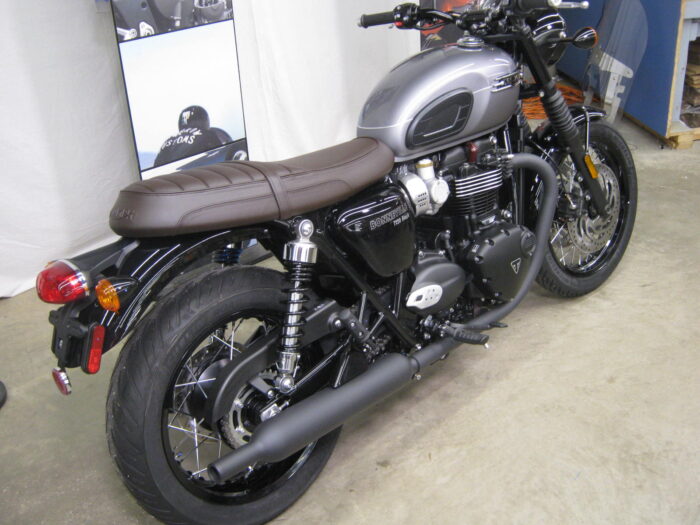 2024 Triumph Bonneville T120 Black - Image 3