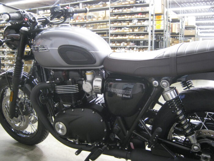 2024 Triumph Bonneville T120 Black - Image 6