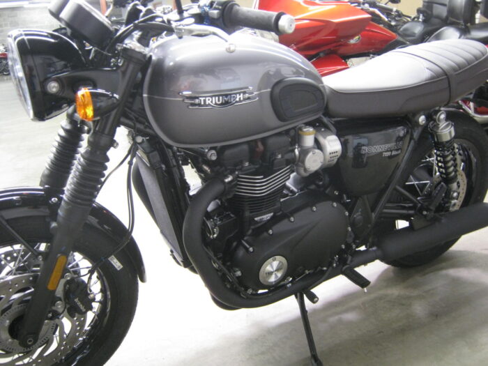 2024 Triumph Bonneville T120 Black - Image 7