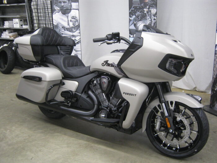 2023 Indian Pursuit Dark Horse Premium - Image 2