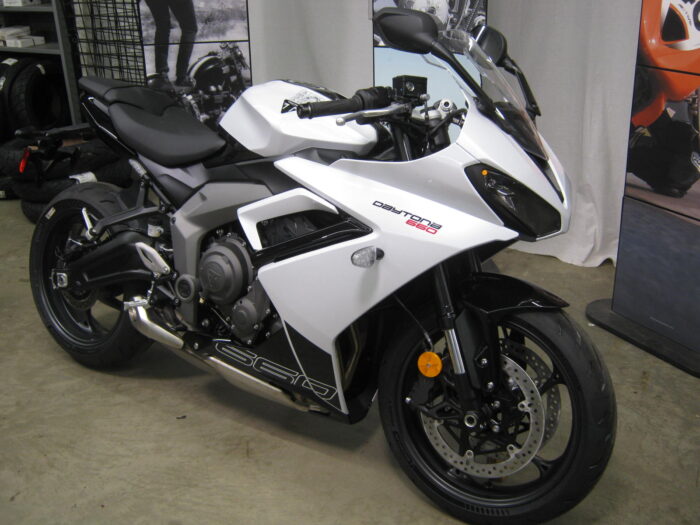 2025 Triumph Daytona 660 - Image 2