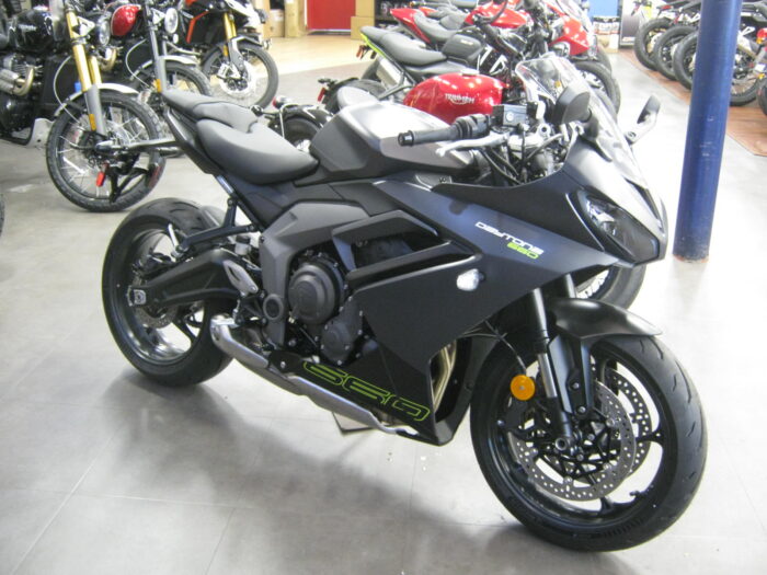 2025 Triumph Daytona 660 - Image 2