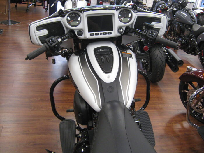 2024 Indian Chieftain Dark Horse w/Powerband Audio Package - Image 2