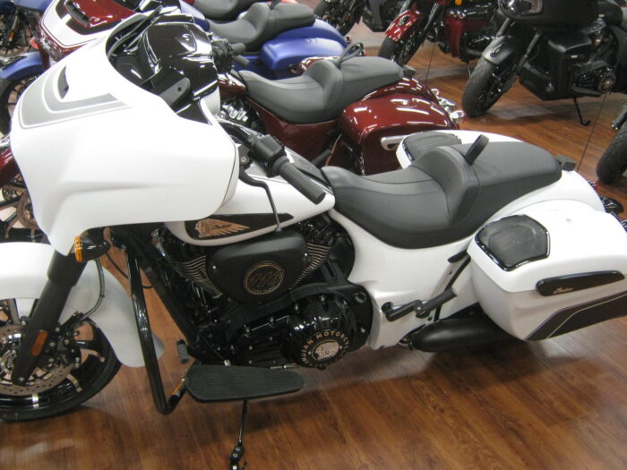 2024 Indian Chieftain Dark Horse w/Powerband Audio Package - Image 3