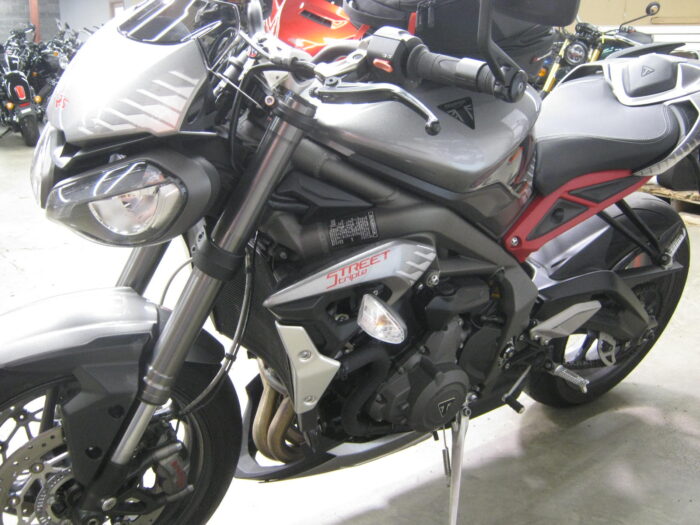 Pre-Owned 2022 Triumph Street Triple RS - Image 6