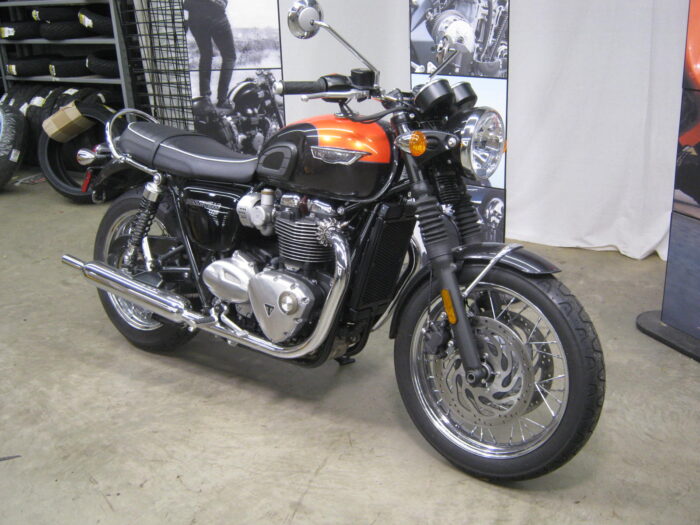 Pre-Owned 2020 Triumph T-120 - Image 2