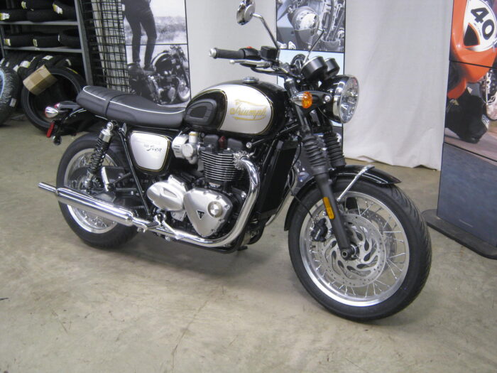 2025 Triumph Bonneville T120 ICON Edition - Image 2