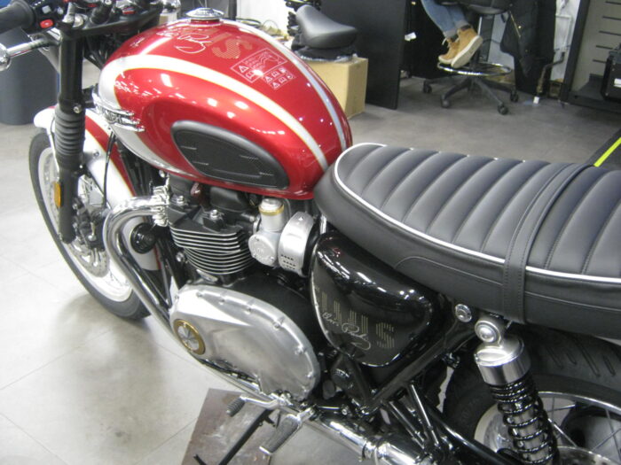 2025 Triumph Bonneville T120 ELVIS Limited Edition - Image 4